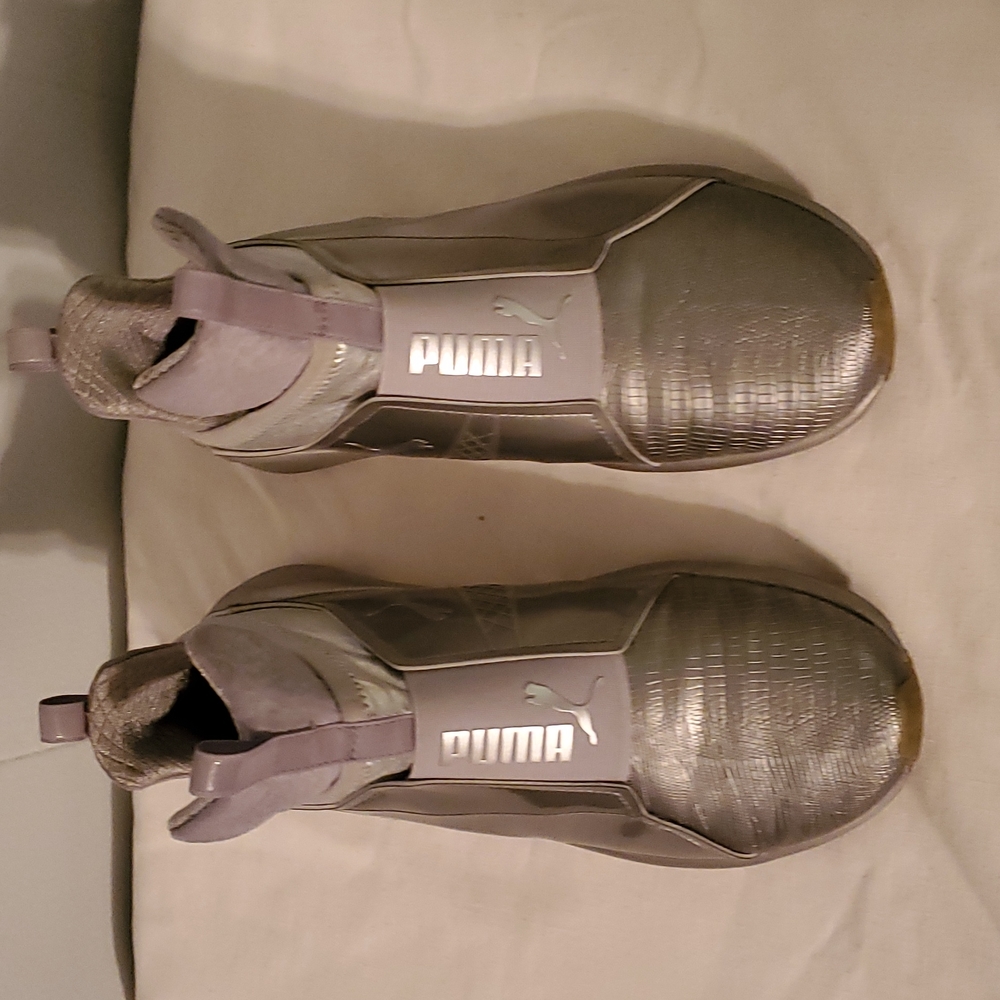 Sold-Womens Puma size 7 Grey tennis shoes